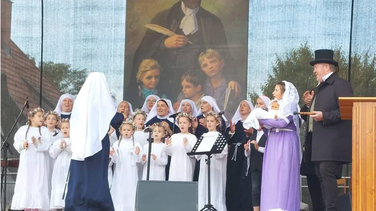 "Śpiewająco z Edmundem". Parafianie ze Strzelec Wielkich na występach w Luboniu. - Zdjęcie główne