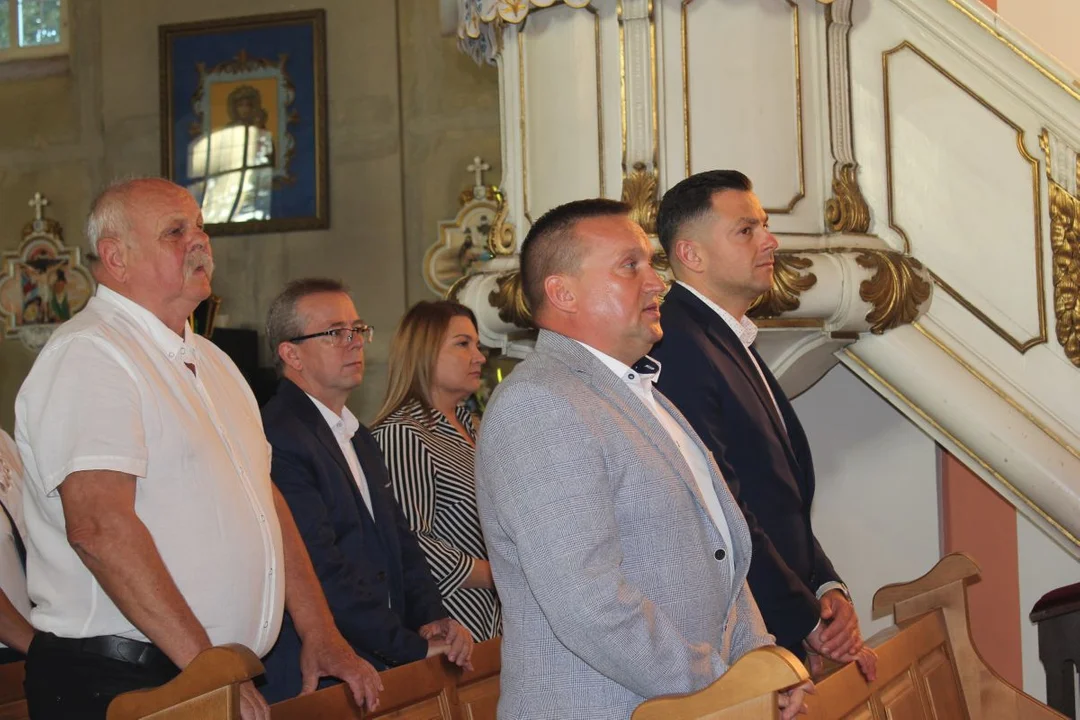 Uroczystość Matki Bożej Cieleckiej w parafii św. Małgorzaty w Cielczy z zawierzeniem KGW z gminy Jarocin