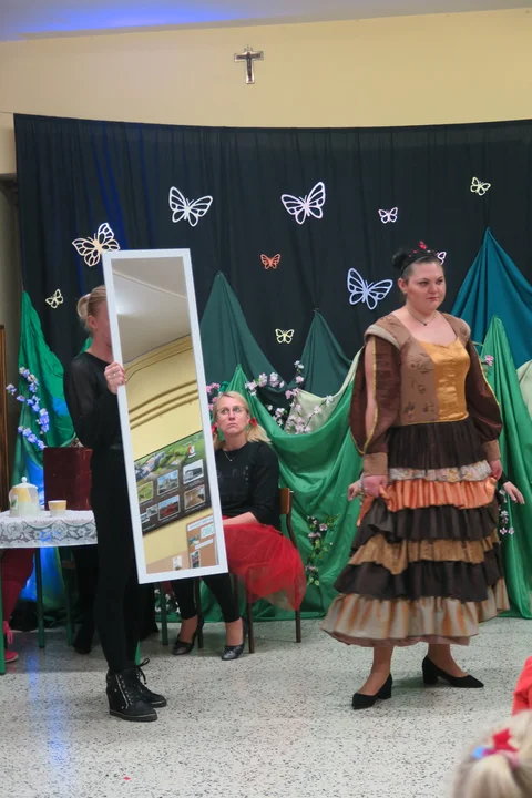 Rodzice zagrali dla dzieci. Premiera muzycznej bajki w Szkole Podstawowej Daleszyn