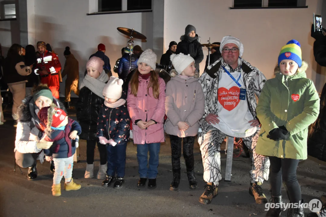 32. Finał WOŚP Gostyń - światełka do nieba w sobotę wypuścili Nieprzemakalni Gostyń