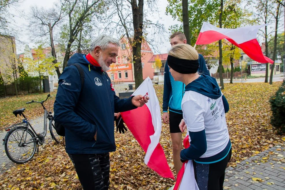 Biegacze Jarocin pobiegli szlakiem pomników poświęconych bohaterom Ziemi Jarocińskiej