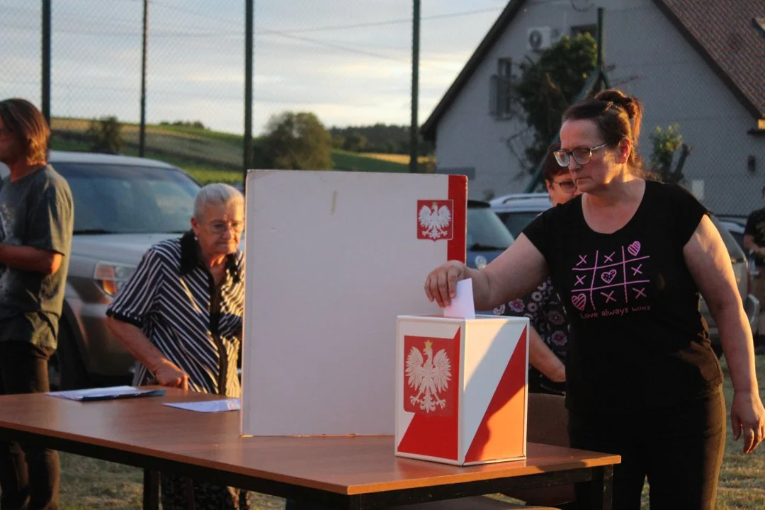 Po trzech tygodniach chciano odwołać sołtyskę Brzóstkowa. Zaskakujący wynik zebrania wiejskiego