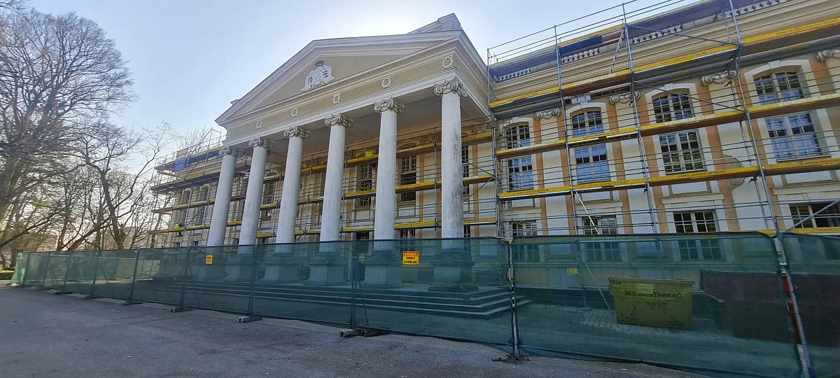 Zabytkowy pałac w Wolsztynie przechodzi kapitalną renowację
