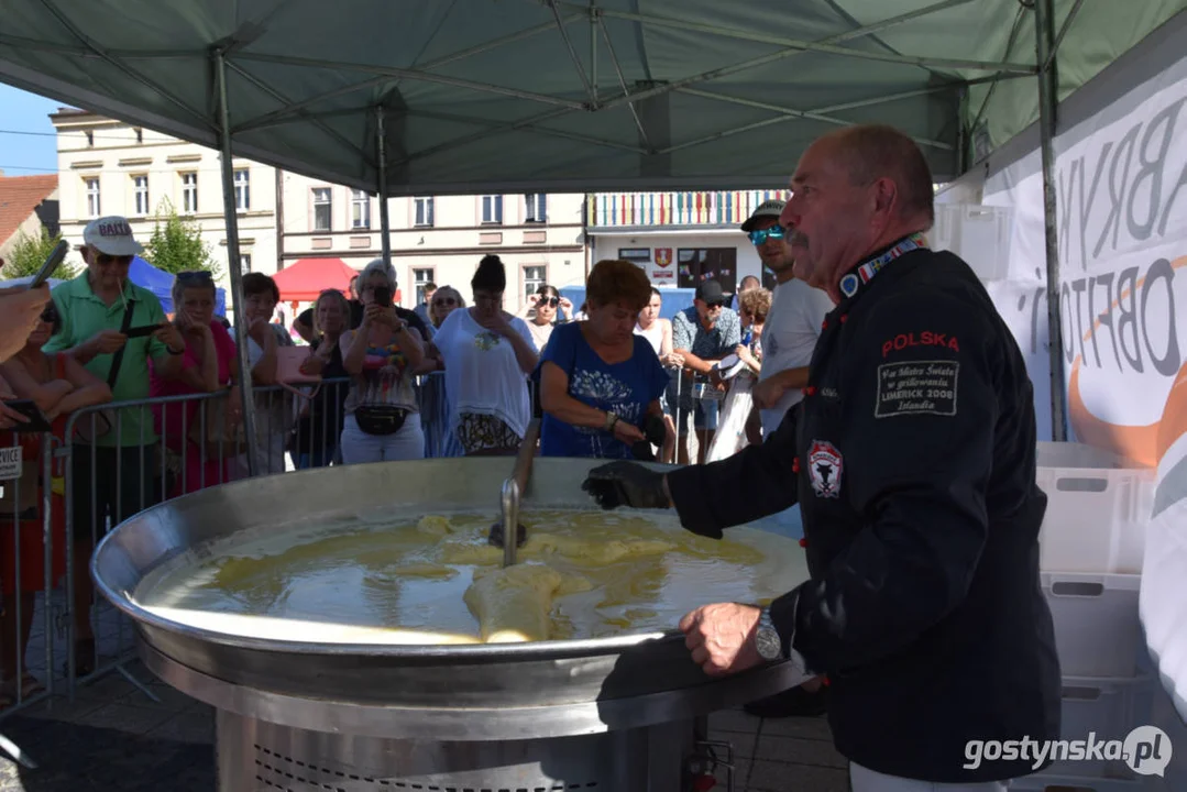 Święto Sera Smażonego w  w Pogorzeli - ustanowili rekord Polski  na największą porcję sera smażonego