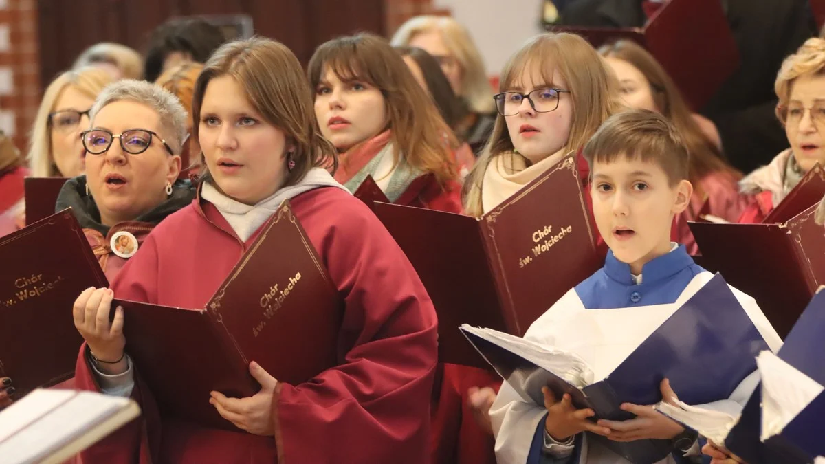 Przeprowadzili jedną wspólną próbę, ale efekt wyszedł rewelacyjnie. Koncert kolęd w farze [ZDJĘCIA] - Zdjęcie główne