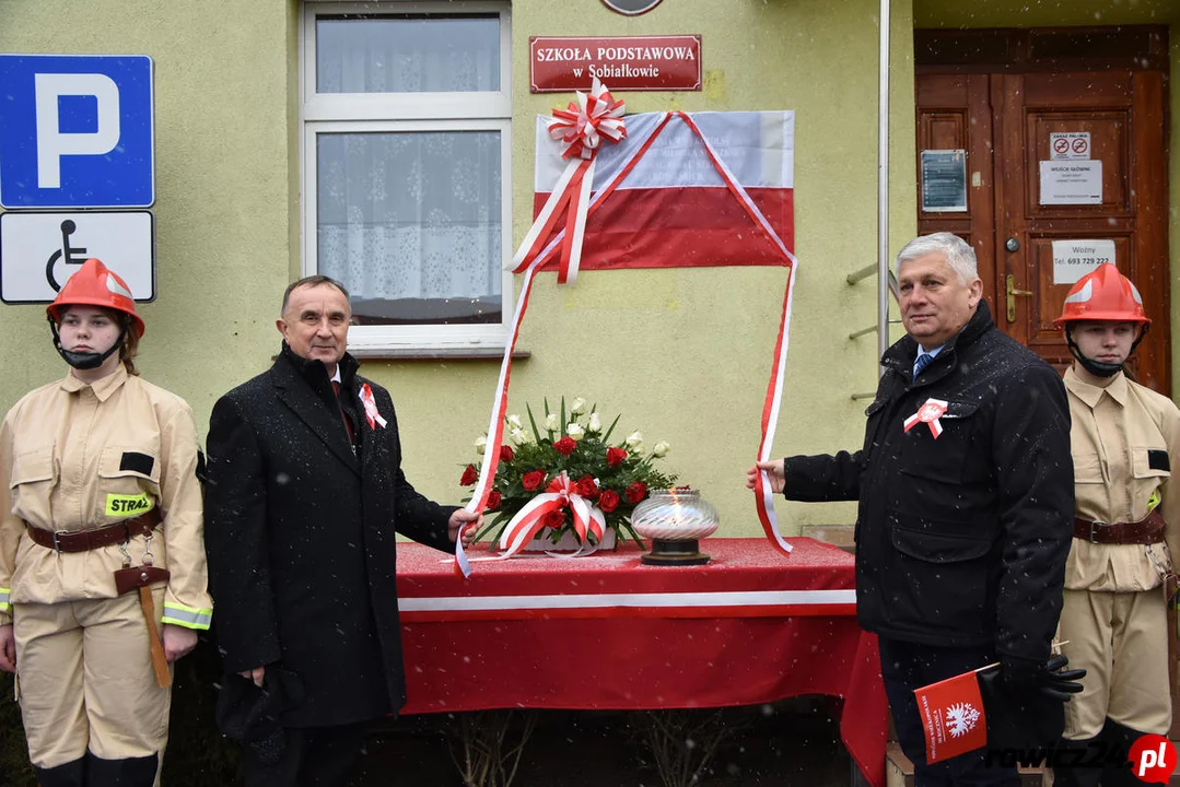 W Sobiałkowie odsłonili pamiątkową tablicę (ZDJĘCIA) - Zdjęcie główne