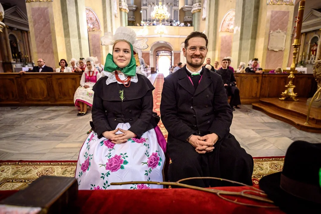 Wesele biskupiańskie Michała i Marty Chudych w Sikorzynie