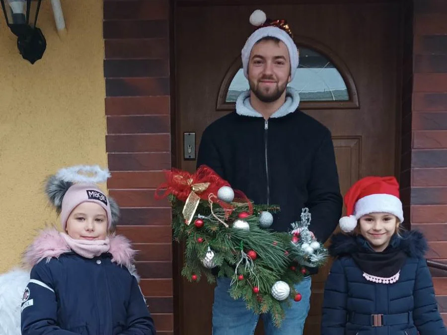 Dzieci z sołtysem Twardowa rozwieźli pierniki chorym i potrzebującym - Zdjęcie główne