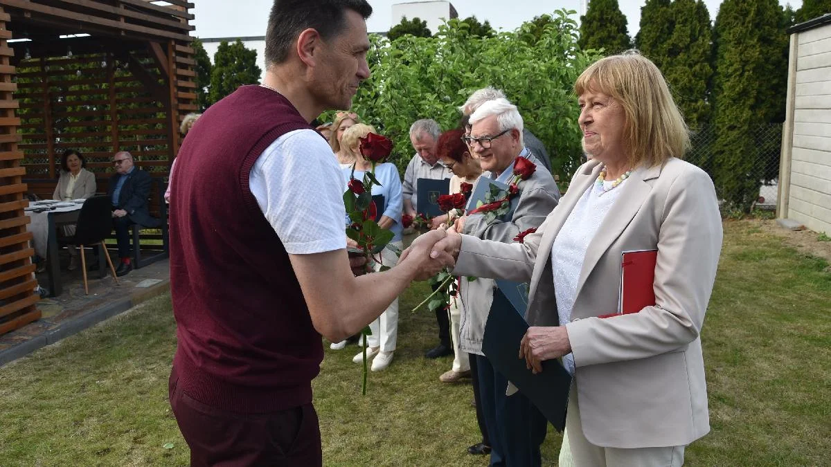 Od dziesięciu lat doradzają władzom w kluczowych dla seniorów sprawach. "Samotni możemy niewiele, razem możemy tak wiele" - Zdjęcie główne