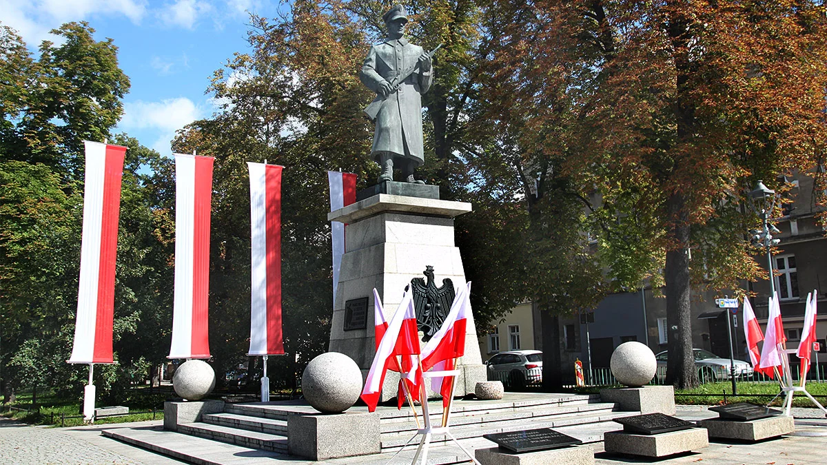 Rocznica postawienia postaci Żołnierza Polskiego na cokole pomnika w Rawiczu - Zdjęcie główne