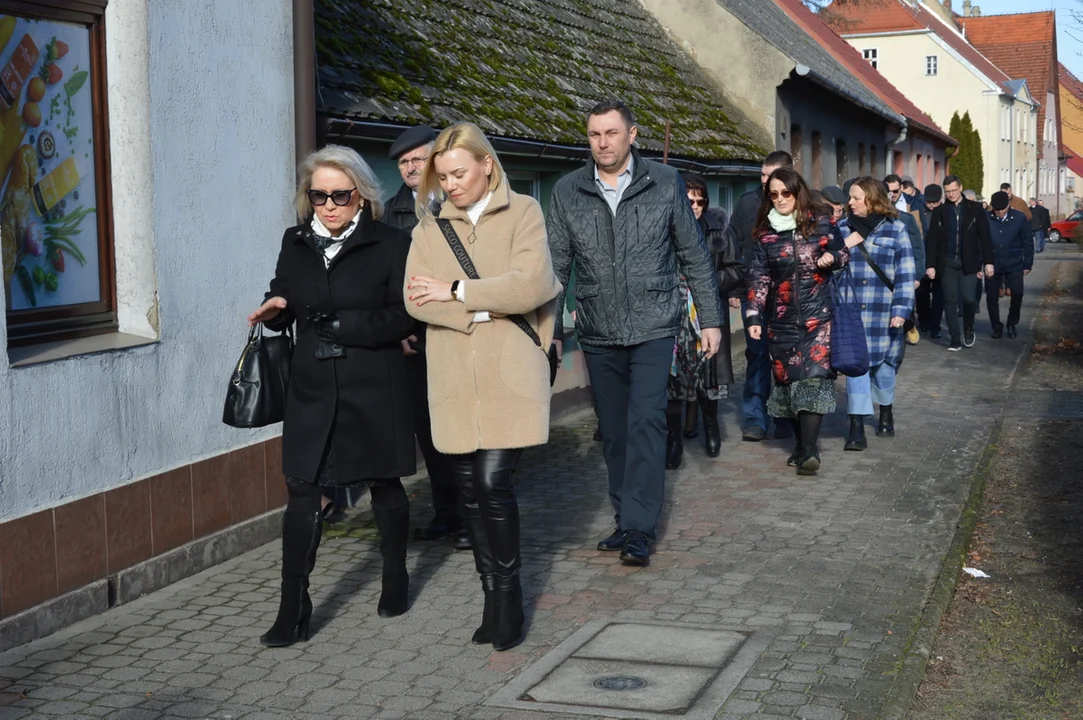 Otwarcie rynku w Jutrosinie z udziałem przedstawicieli samorządów, wojewody i parlamentu