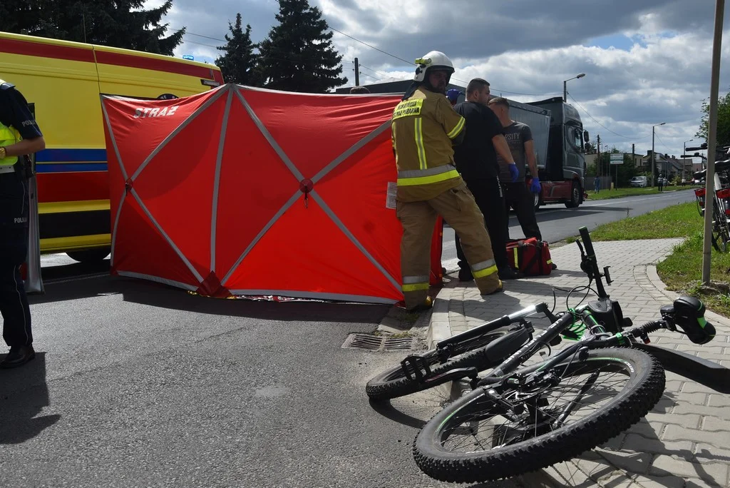 Wypadek śmiertelny w Poniecu. W zderzeniu z TIR-em zginęła 78-letnia rowerzystka