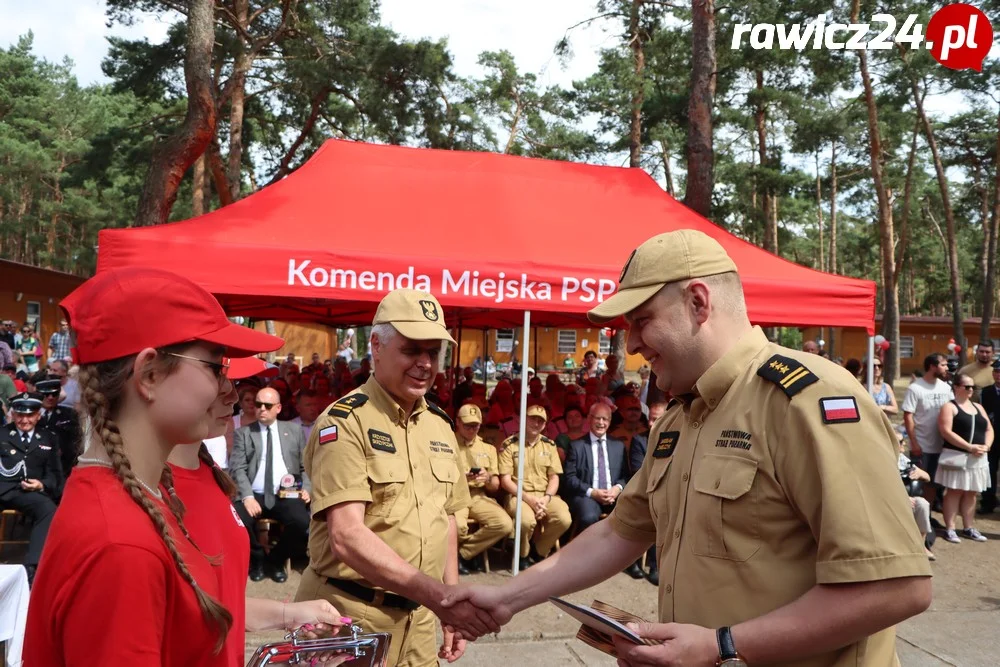 Ślubowanie i pasowanie na strażaka - członka MDP w Brennie (powiat leszczyński)