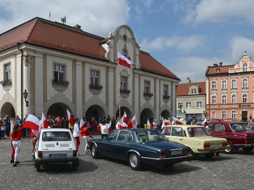 Majówka z klasykami. Pierwszy zlot pojazdów zabytkowych w Jarocinie