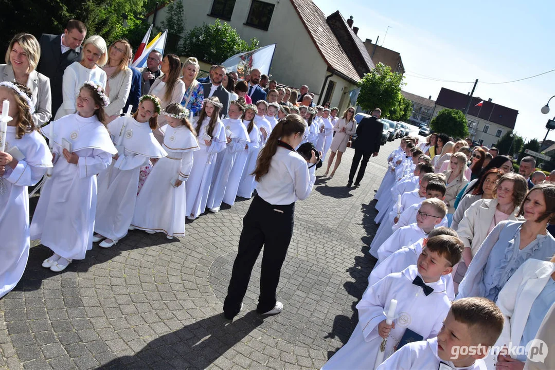 Sakrament I Komunii Świętej w parafii w Pogorzeli