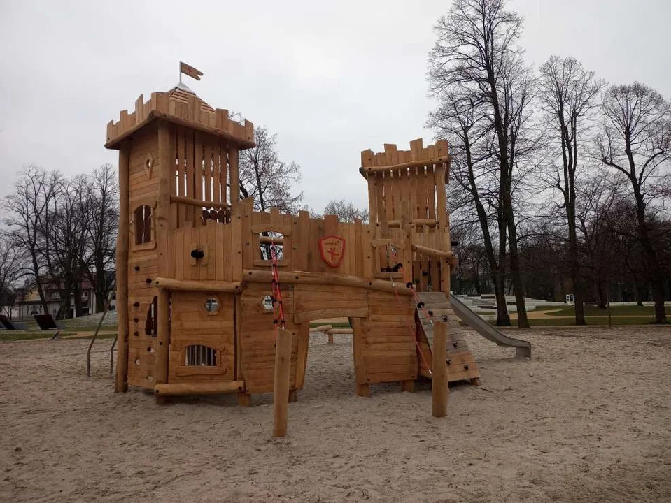 Plac zabaw w parku Radolińskich w Jarocinie