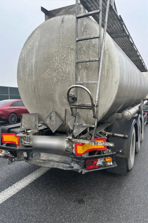 Zderzenie busa i ciężarówki na S5