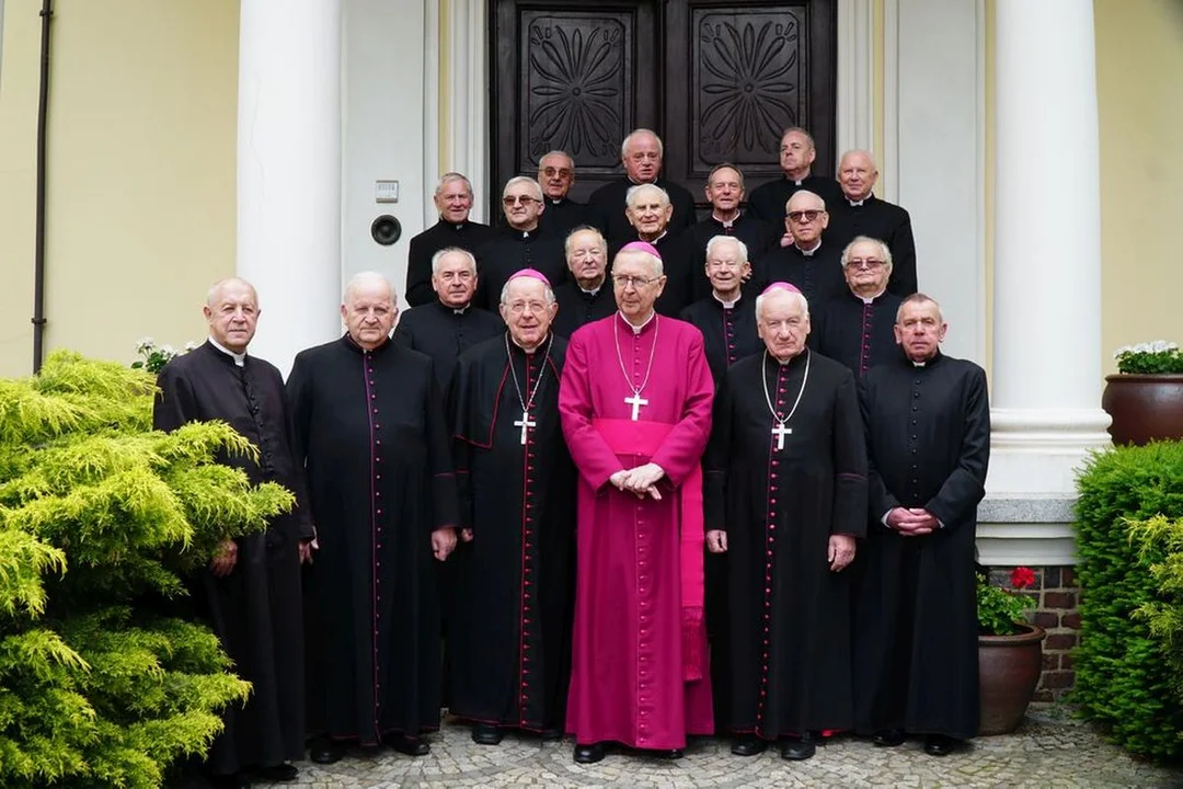 Ksiądz kanonik Leszek Grzelak obchodził złoty jubileusz razem z arcybiskupem Stanisławem Gądeckim [ZDJĘCIA] - Zdjęcie główne