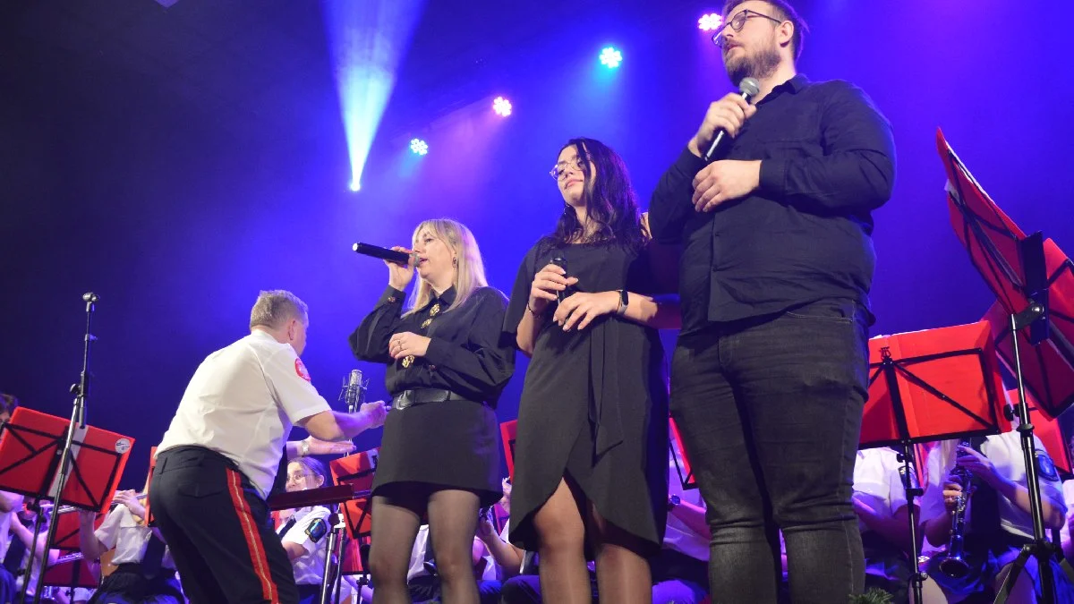 Mają nadzieję, że te koncerty świąteczne staną się tradycją. Orkiestra wystąpiła z magicznym trio - Zdjęcie główne