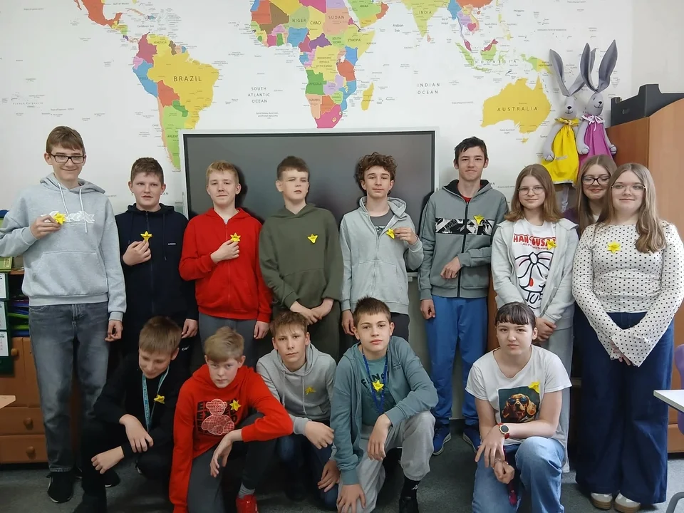 Uczniowie z Benic upamiętnili rocznicę powstania w getcie warszawskim