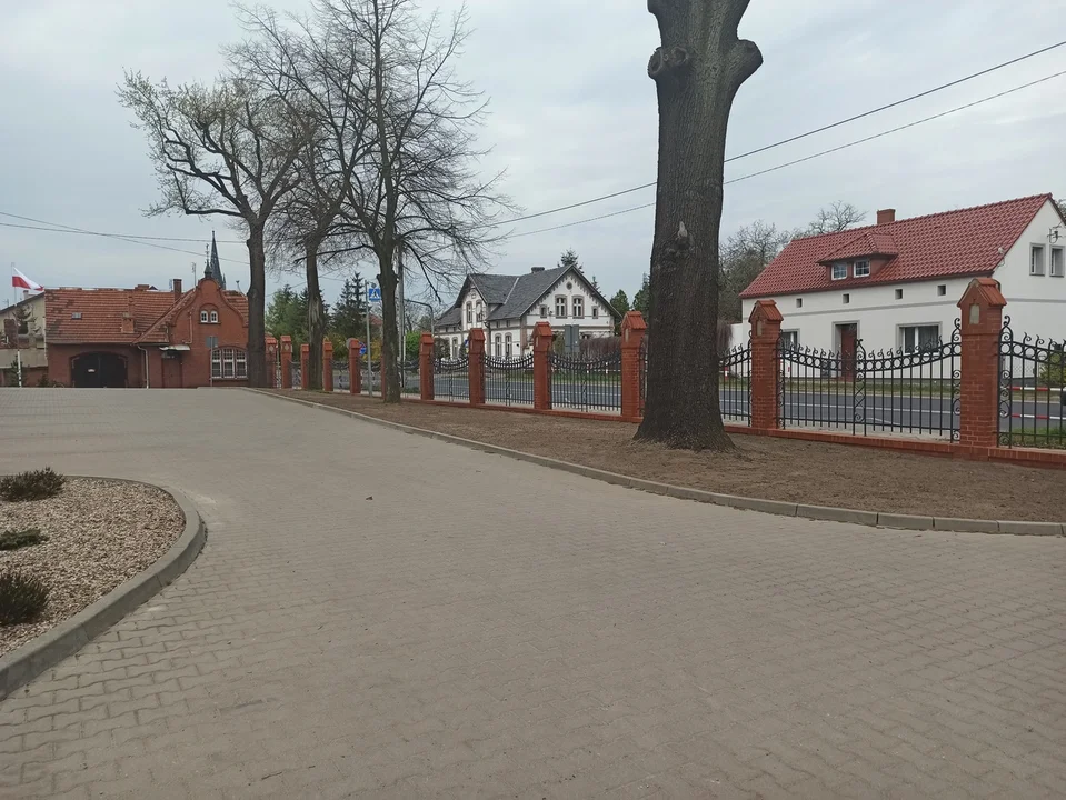 Odbudowa ogrodzenia przed budynkiem przy ulicy Drzymały w Bojanowie