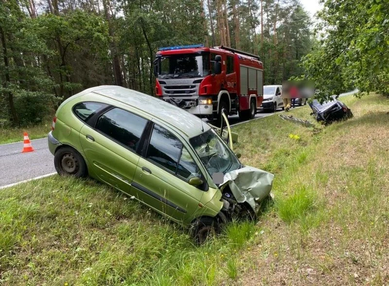 Zdarzenie z udziałem trzech samochodów w powiecie milickim