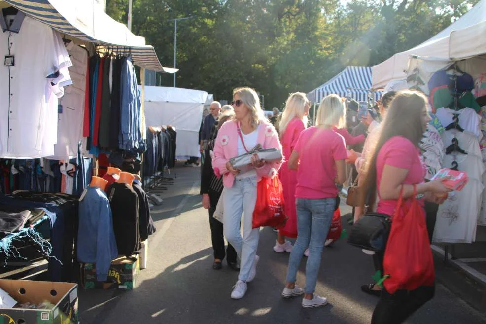 Kandydaci na posłów Nowej Lewicy na jarocińskim targowisku