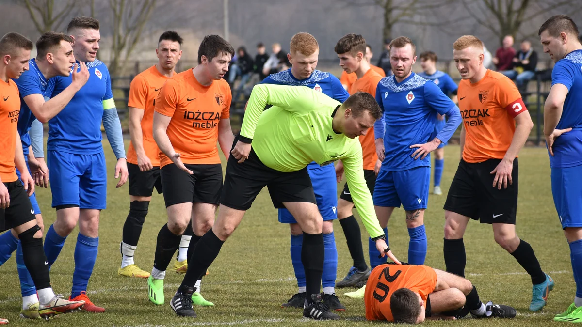 Piast Poniec - Zawisza  Łęka Opatowska 1 : 3