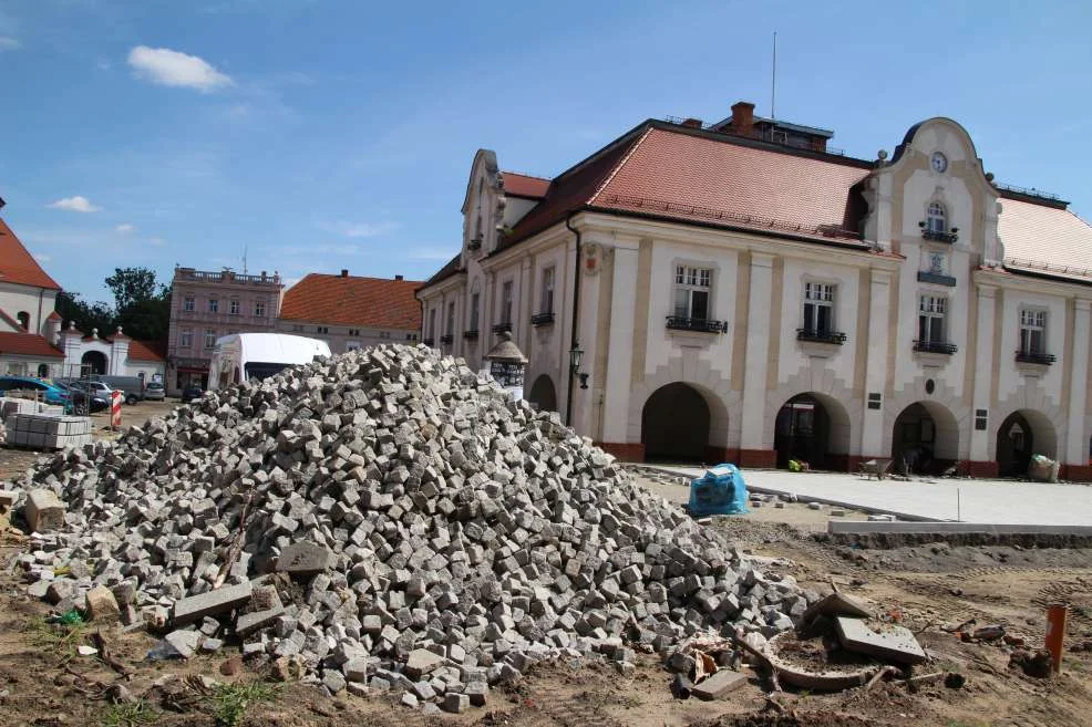 Rewitalizacja centrum Jarocina. Gdzie się podziała kostka z płyty Rynku? [ZDJĘCIA] - Zdjęcie główne