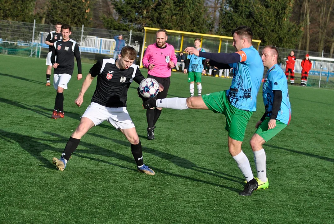 Remisowe derby Lasu z Czarnymi [ZDJĘCIA] - Zdjęcie główne