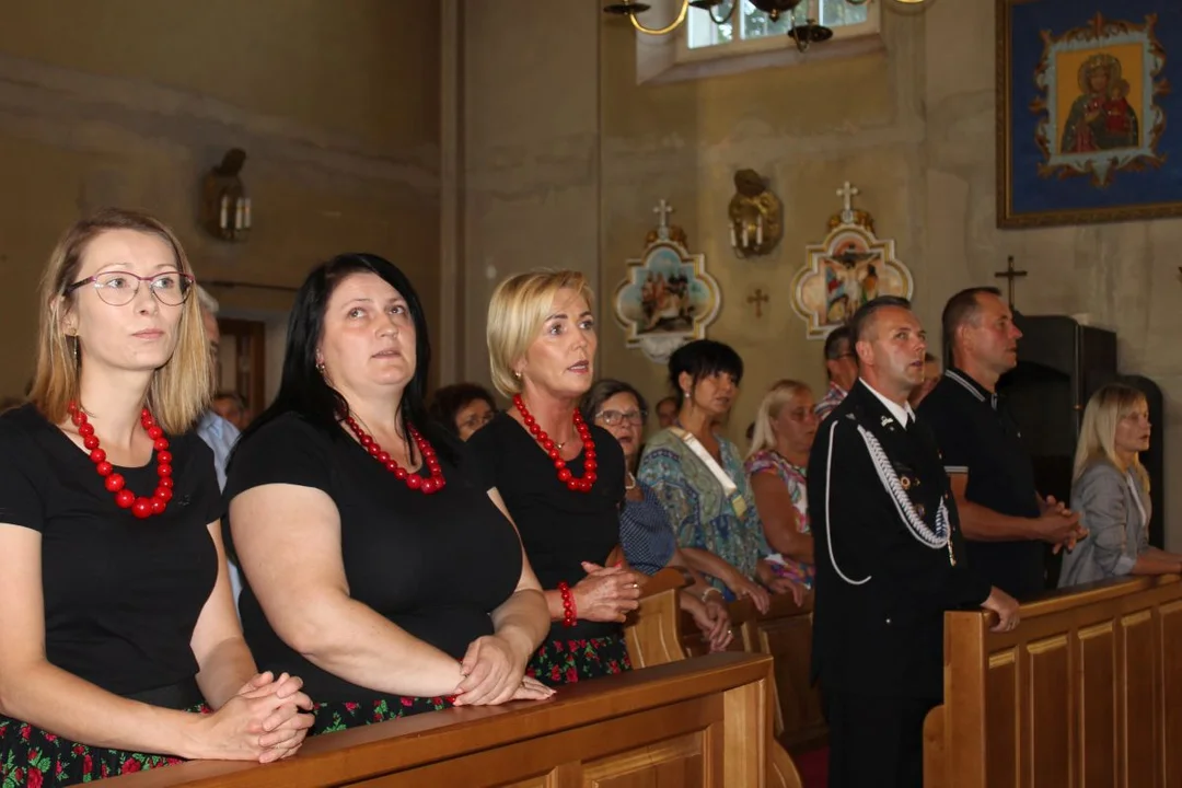 Uroczystość Matki Bożej Cieleckiej w parafii św. Małgorzaty w Cielczy z zawierzeniem KGW z gminy Jarocin