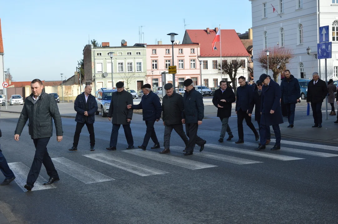 Otwarcie rynku w Jutrosinie z udziałem przedstawicieli samorządów, wojewody i parlamentu