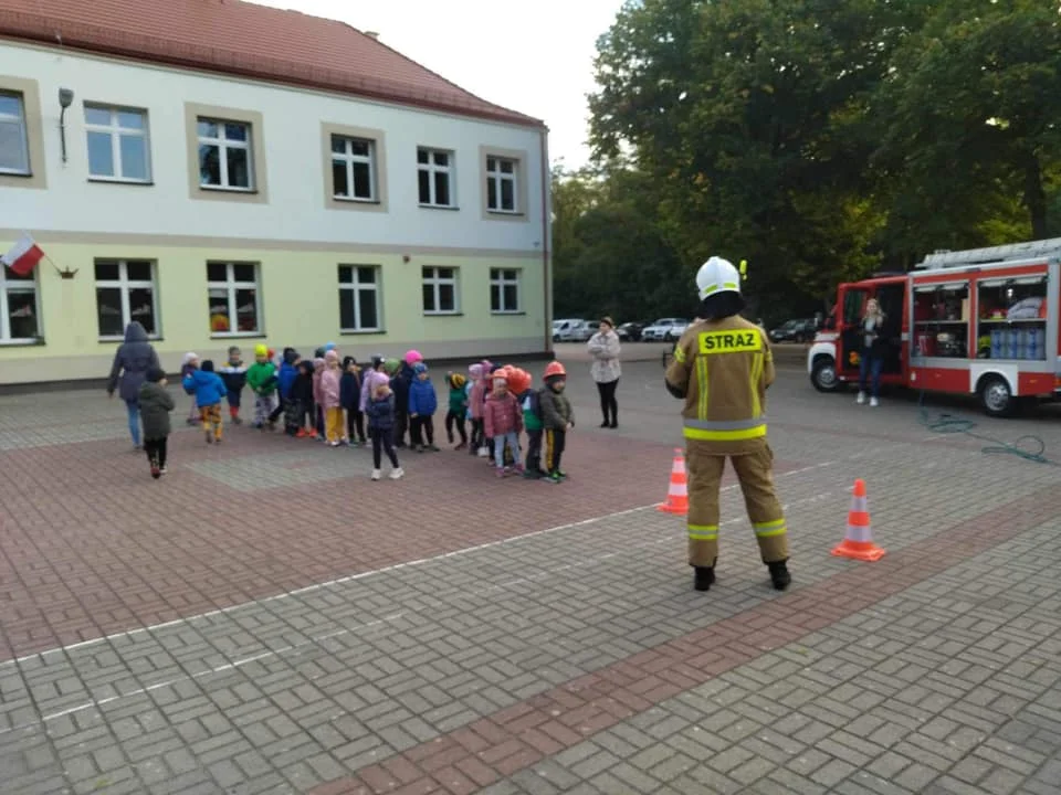 Wizyta strażaków z Niniewa u przedszkolaków w Kwileniu