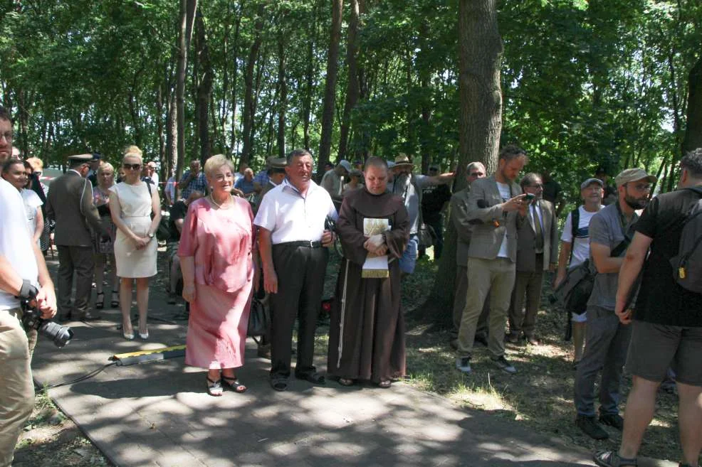 Odsłonięcie pominka profesora Jana Szyszko w asyście policji