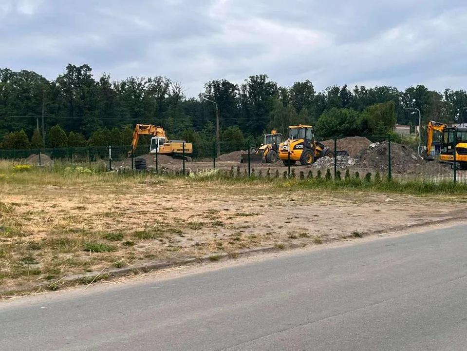 Mieszkańcy jarocińskiego osiedla boją się zalania. Wszystko przez dziurę, do której do tej pory spływały wody - Zdjęcie główne