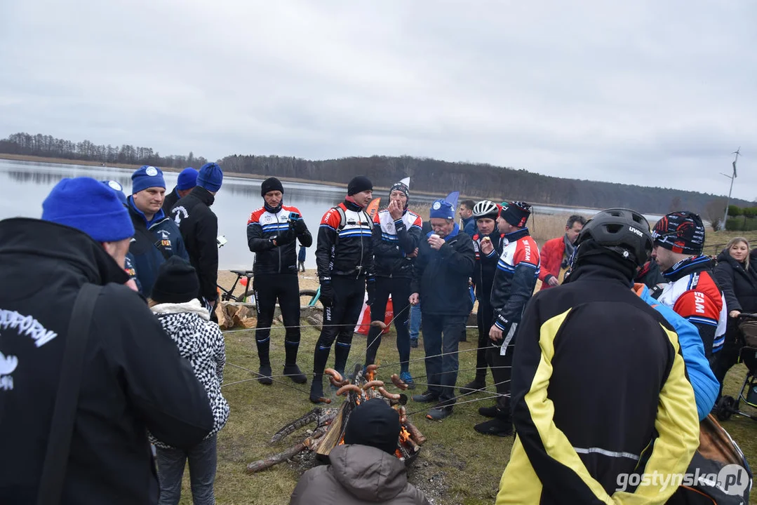 Klub Morsów "Niedźwiedź" Gostyń zorganizował dla WOŚP piknik na plaży jeziora cichowskiego