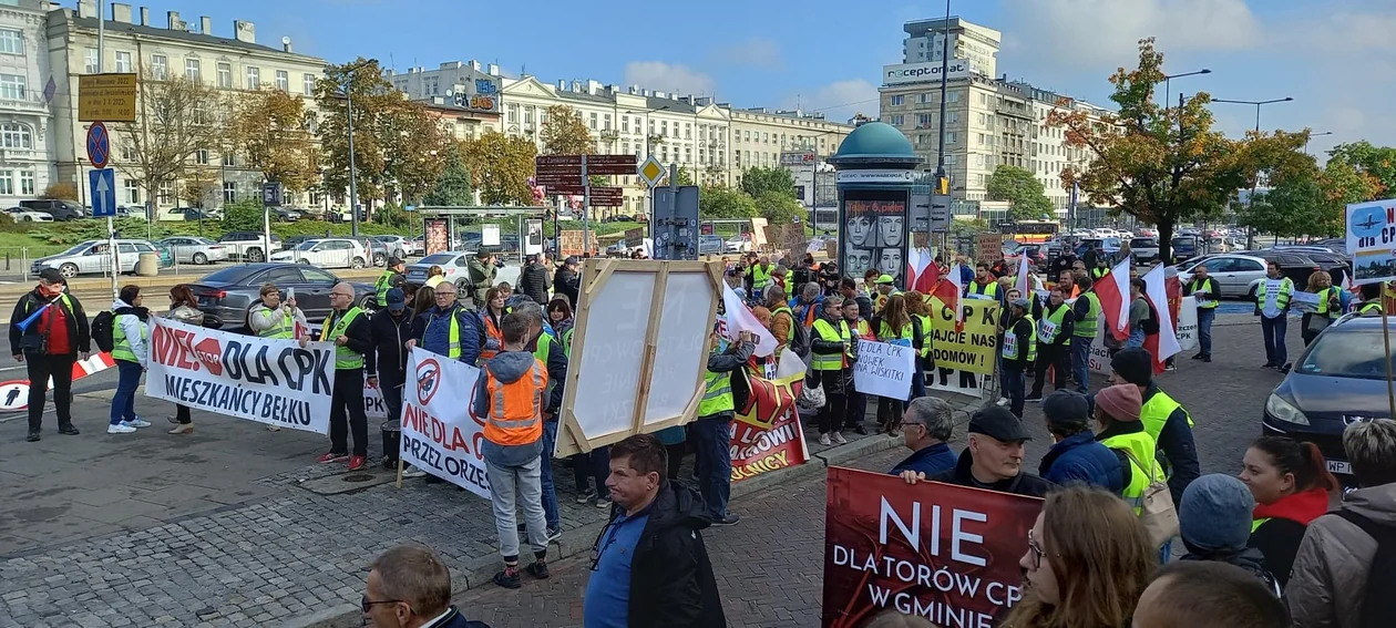 Mieszkańcy Ziemi Jarocińskiej protestują przeciwko CPK w Warszawie