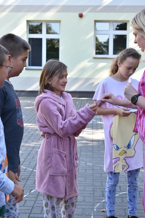 Bieg w piżamach w szkole w Kwileniu