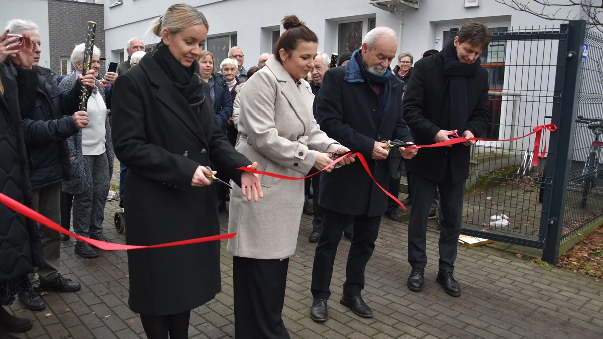 Dom Dzienny Senior+ ma własny samochód. Oficjalny "wjazd"