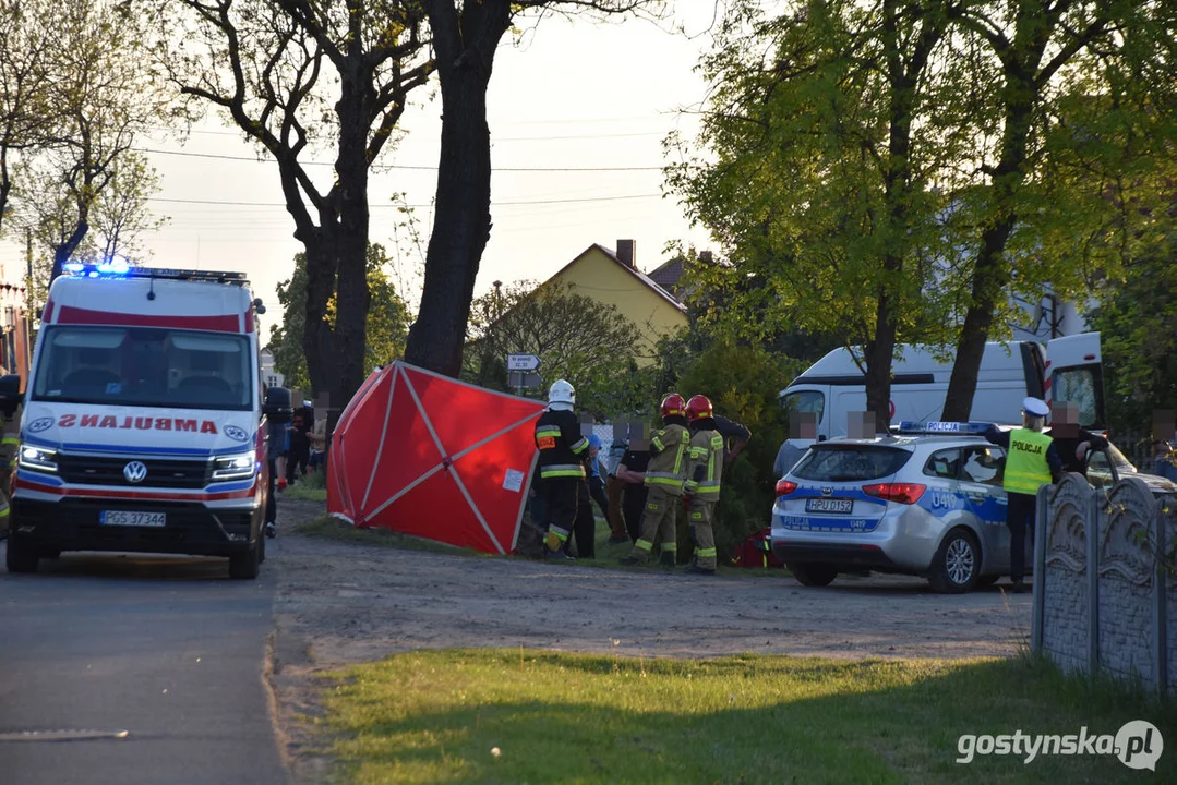 W Śmiłowie (gm. Poniec) nastolatek uderzył w słup osobówką