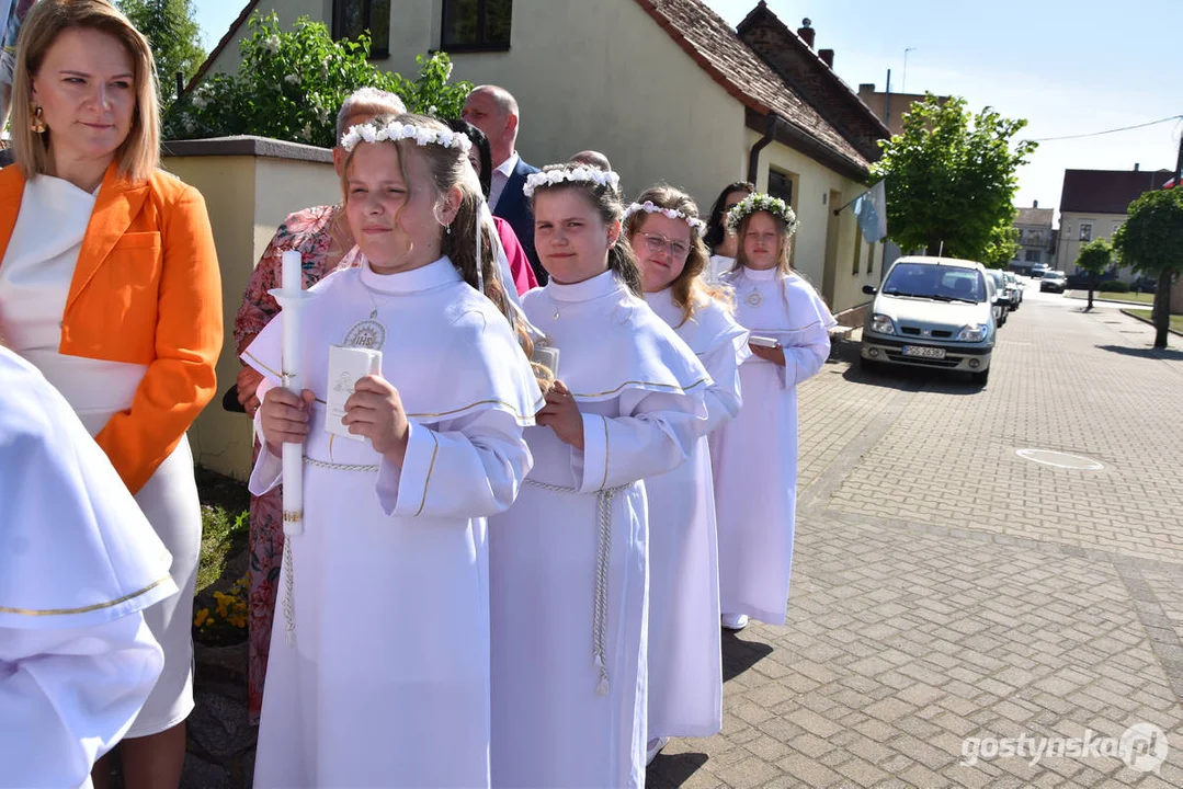 Sakrament I Komunii Świętej w parafii w Pogorzeli