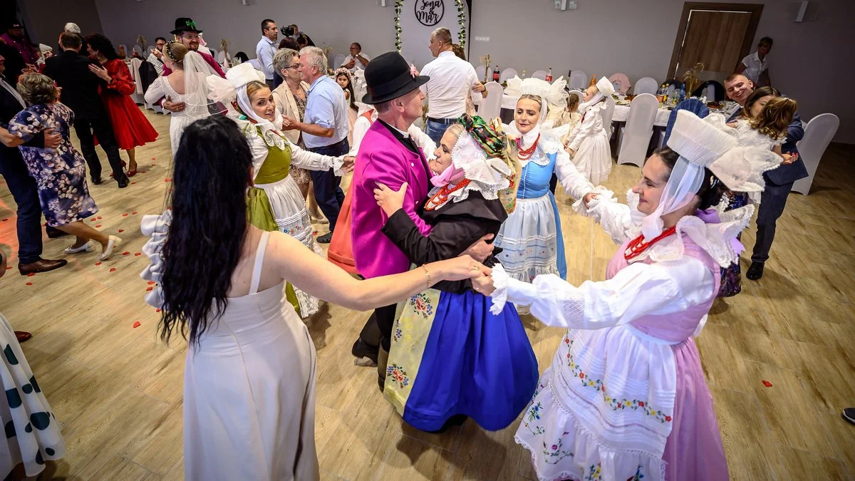 Wesele biskupiańskie Michała i Marty Chudych w Sikorzynie