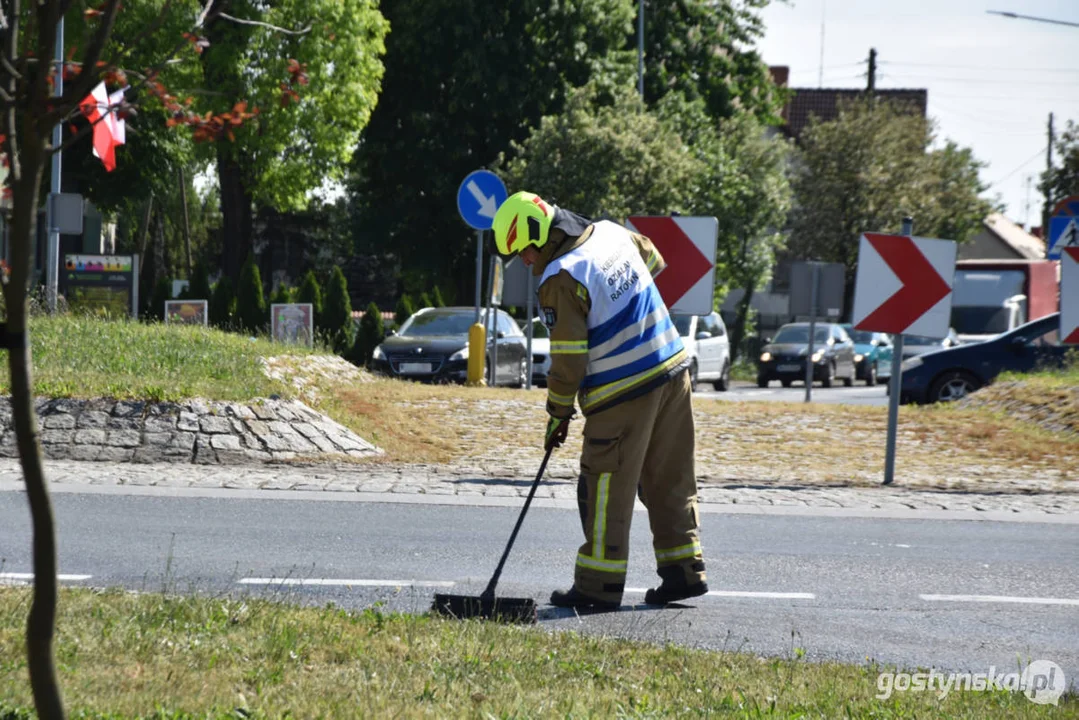 W Krobi samochód osobowy zderzył się z ciężarówką