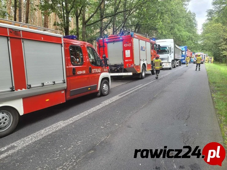 Wypadek na drodze wojewódzkiej 324 pomiędzy Rondem Załęcze a miejscowością Wiewierz