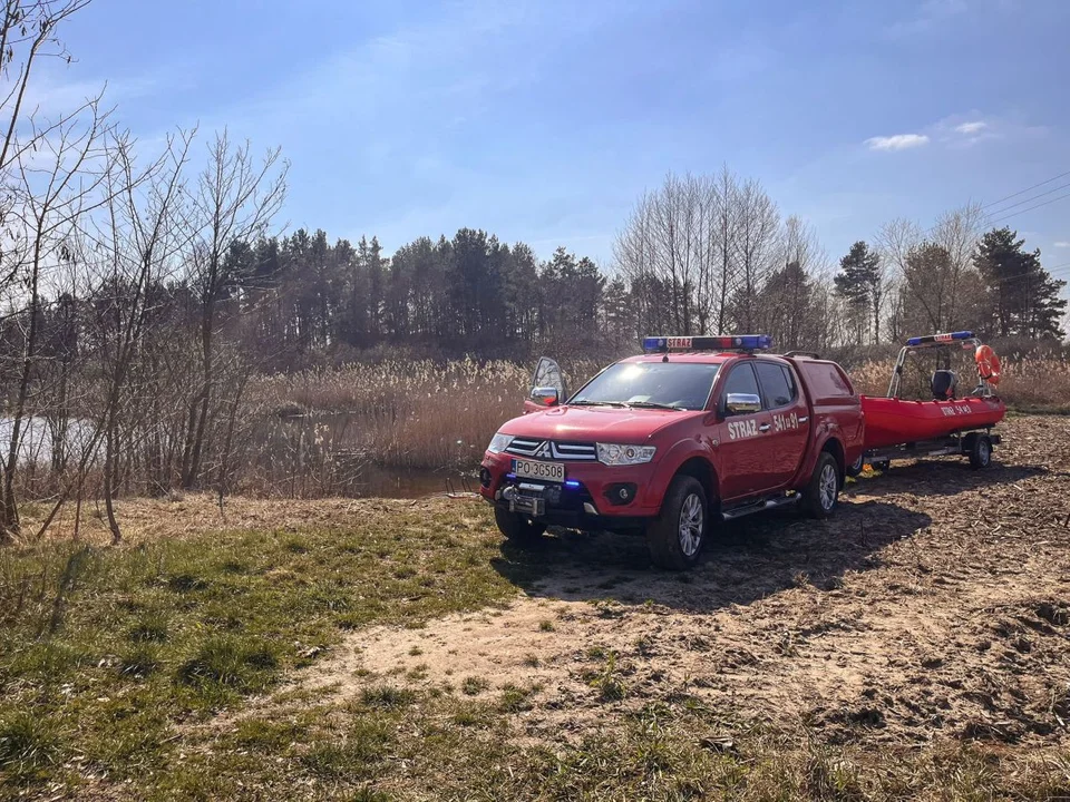 Dryfująca tratwa z dziećmi w Ostrzeszowie