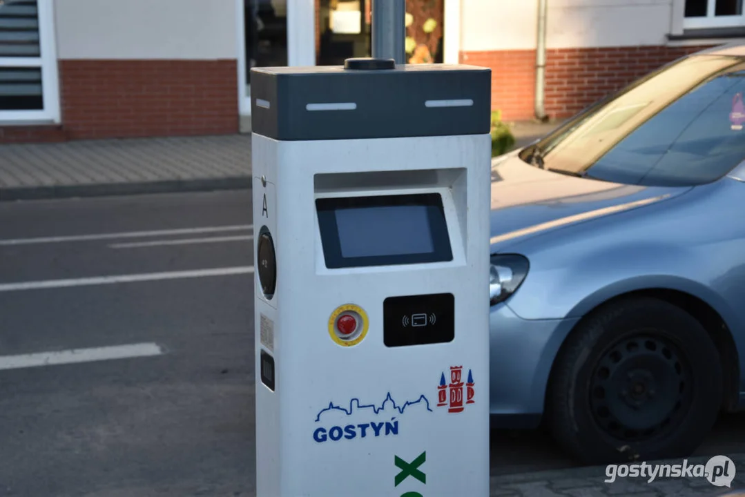Stacje doładowań samochodów elektrycznych w Gostyniu już działają