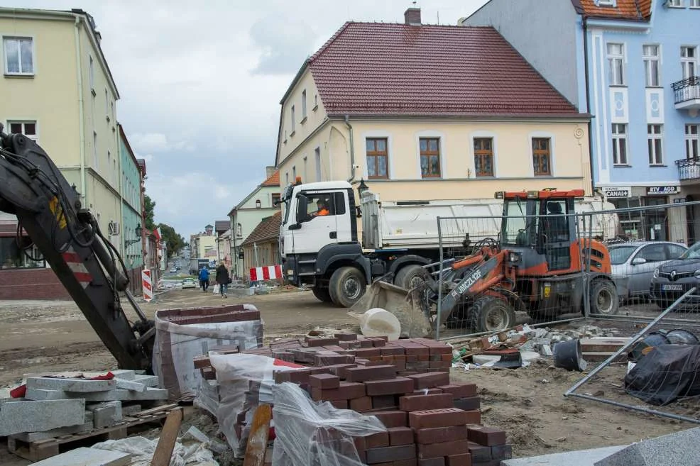 Rewitalizacja centrum Jarocina. Co się stało z kostką z rynku?