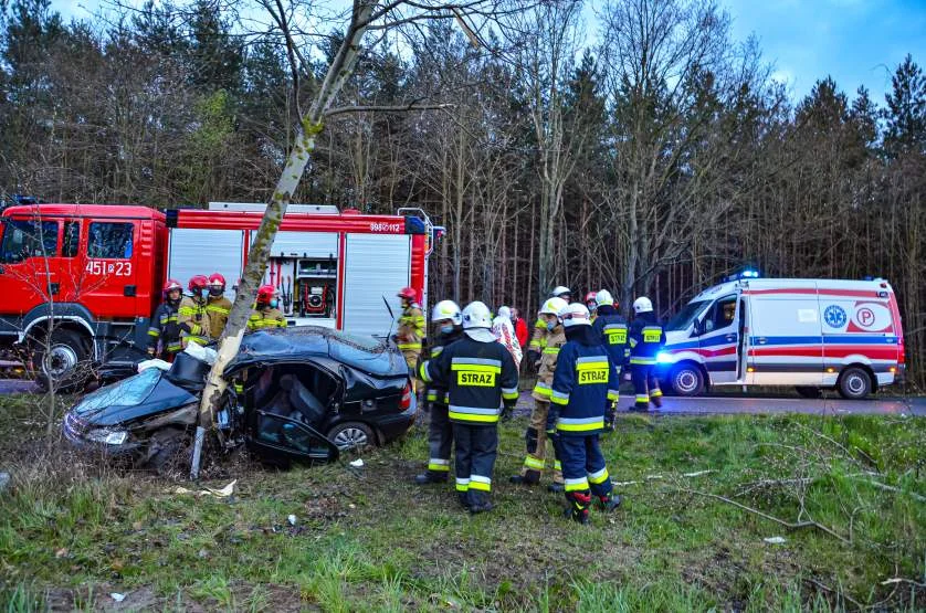 Brakuje ratowników w karetkach jarocińskiego pogotowia. Do pacjentów jeżdżą strażacy