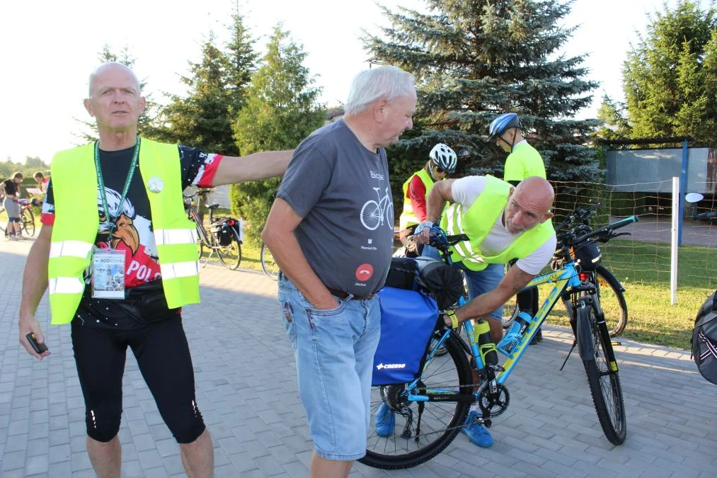 Rowerzyści z Jarocina wyruszyli w drogę na Jasną Górę