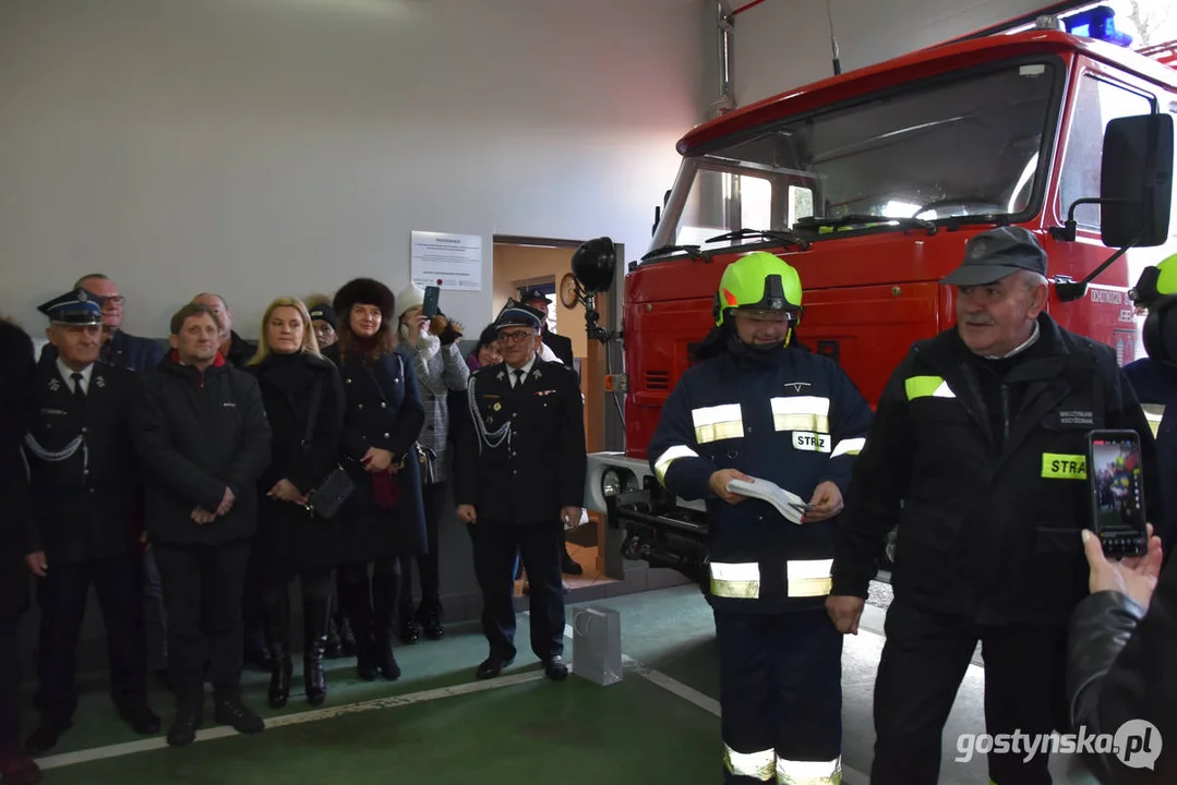 "Ochrzczono" nowy samochód strażacki dla OSP Borek Wlkp. Otrzymał imię "Jan"